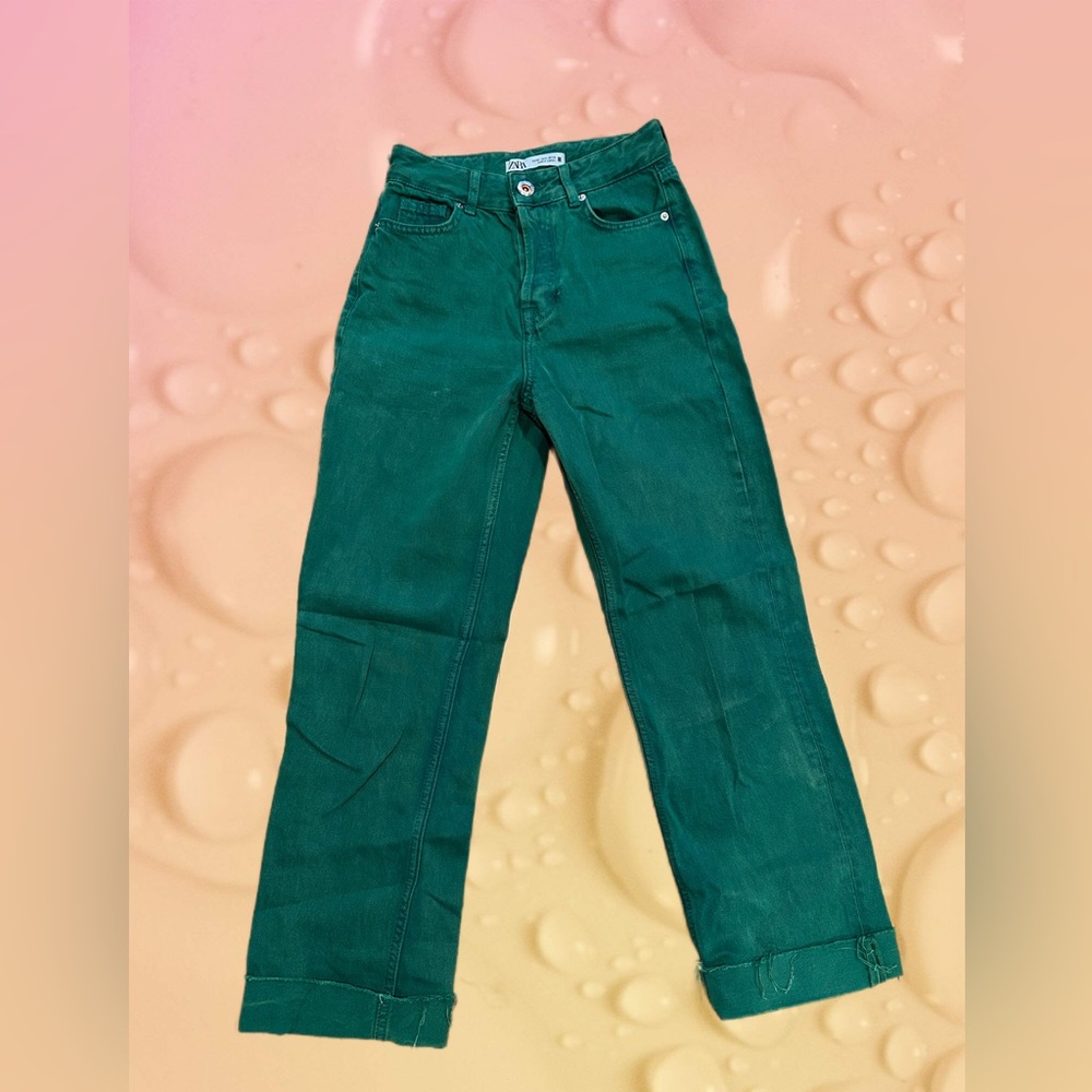 Waist: 24
Hip: 36
Rise: 11
Inseam: 27